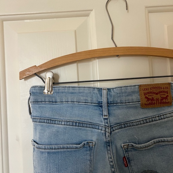 Levi’s 721 High Rise Skinny. Size 28. Light Wash. - Picture 7 of 8